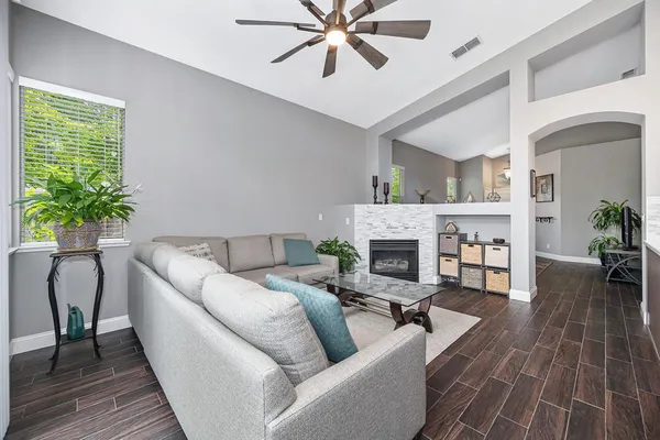 $699,900 | 305 Leckenby Way, Folsom, CA 95630