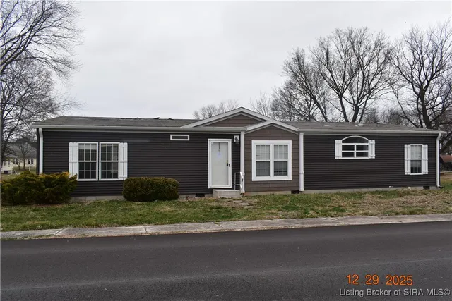 $124,400 | 28 East Vine Street, Campbellsburg, IN 47108
