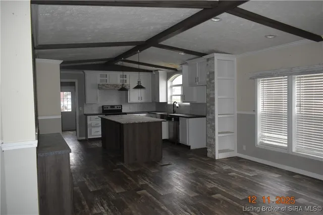 $124,400 | 28 East Vine Street, Campbellsburg, IN 47108