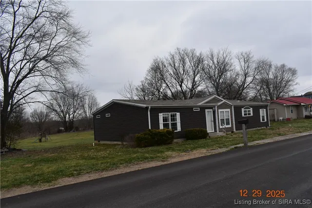 $124,400 | 28 East Vine Street, Campbellsburg, IN 47108