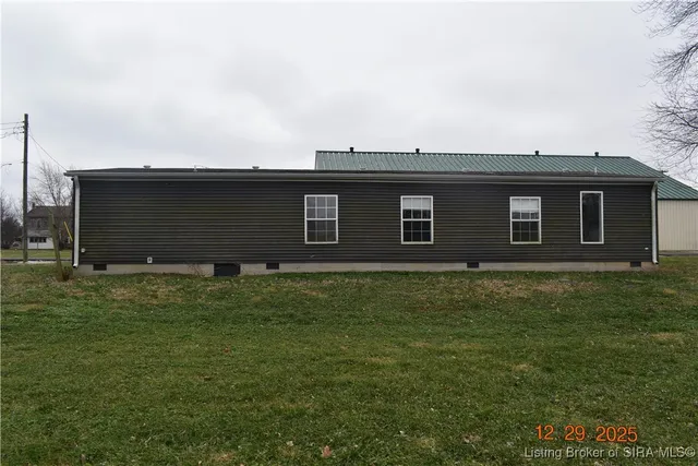 $124,400 | 28 East Vine Street, Campbellsburg, IN 47108