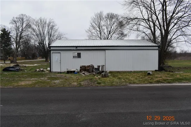 $124,400 | 28 East Vine Street, Campbellsburg, IN 47108