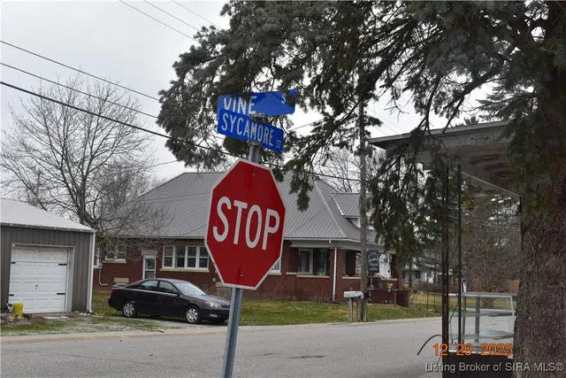 $124,400 | 28 East Vine Street, Campbellsburg, IN 47108