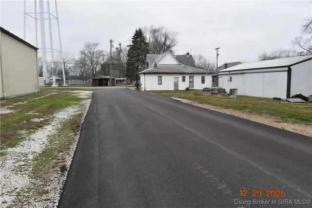 $124,400 | 28 East Vine Street, Campbellsburg, IN 47108