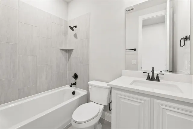 $614,000 | 643 Crystal Lk Lane, Red Oak, TX 75154