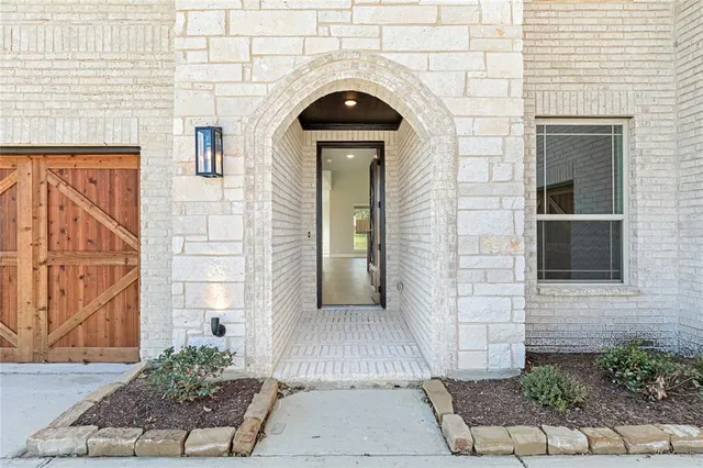 $614,000 | 643 Crystal Lk Lane, Red Oak, TX 75154