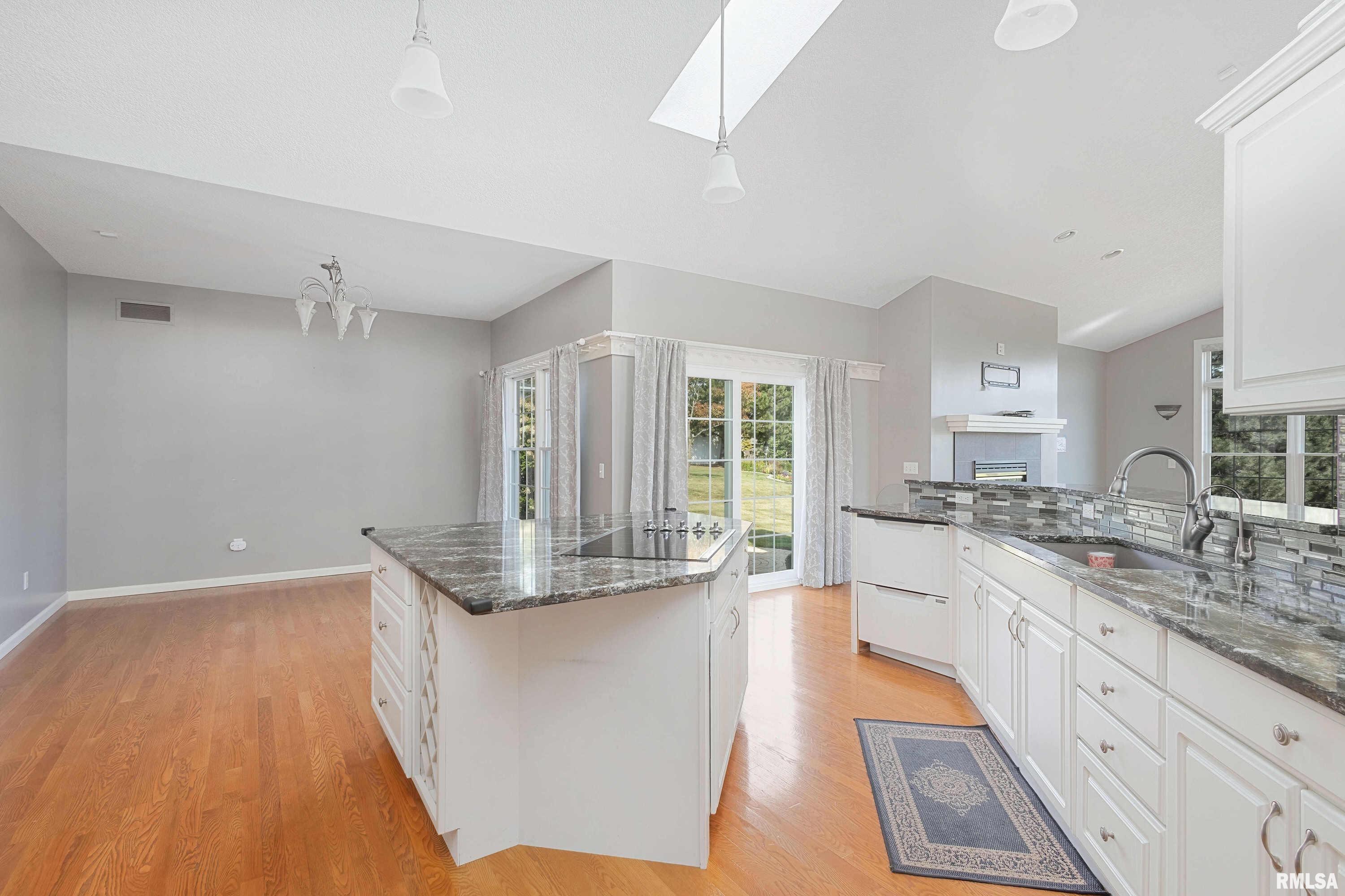 4409 Forest Road Davenport, IA 52807 - Photo 12 of 37 Gallery Image 12
