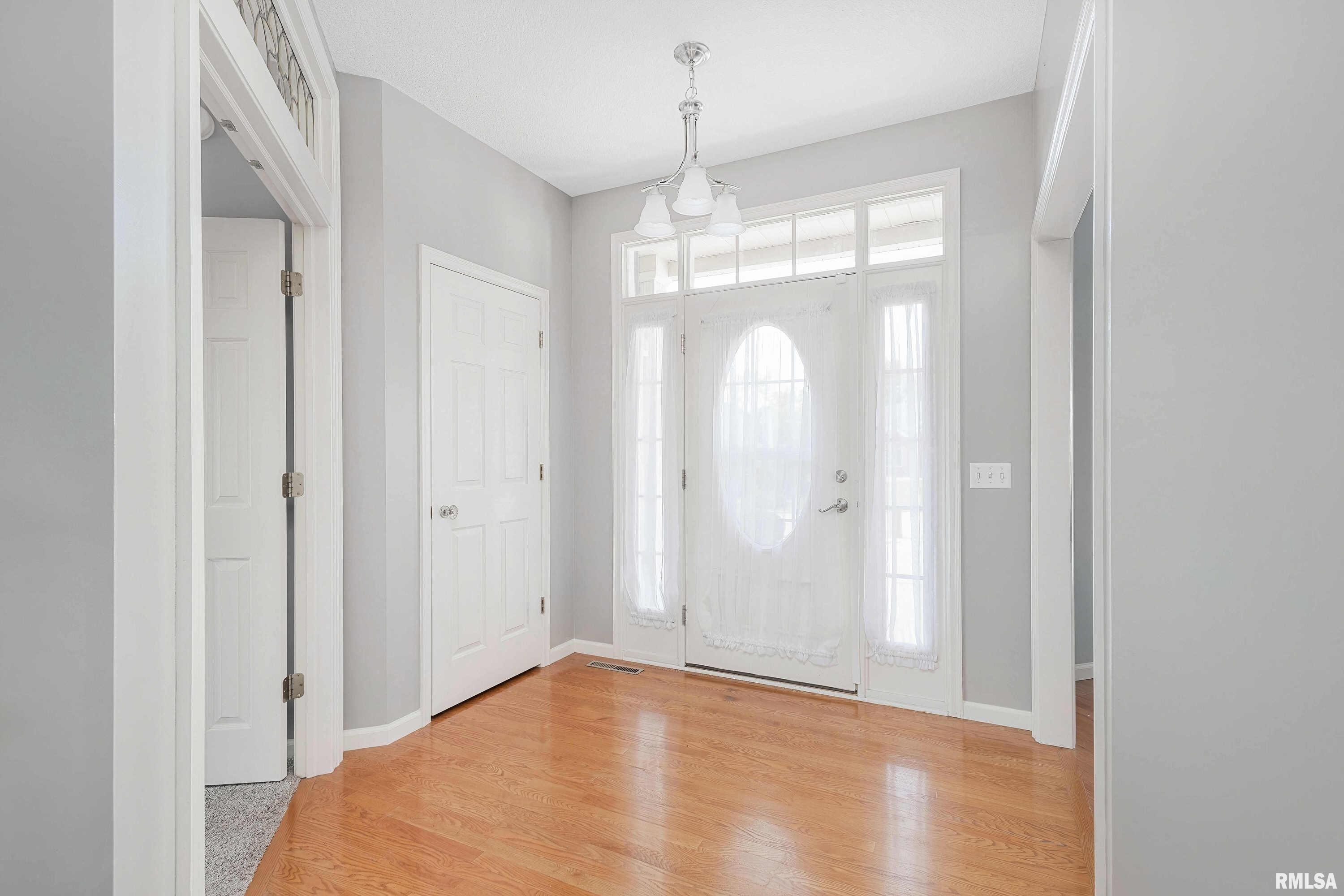 4409 Forest Road Davenport, IA 52807 - Photo 2 of 37 Gallery Image 2
