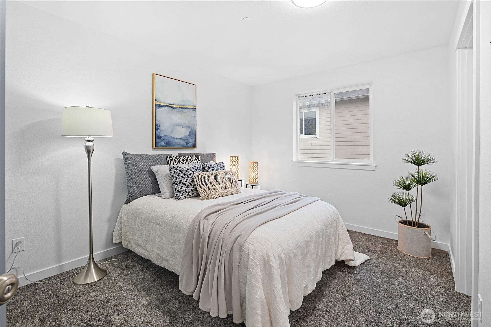 5621 South Lawrence Street, Unit C Tacoma, WA 98409 - Photo 20 of 29 a bedroom with bed and a potted plant