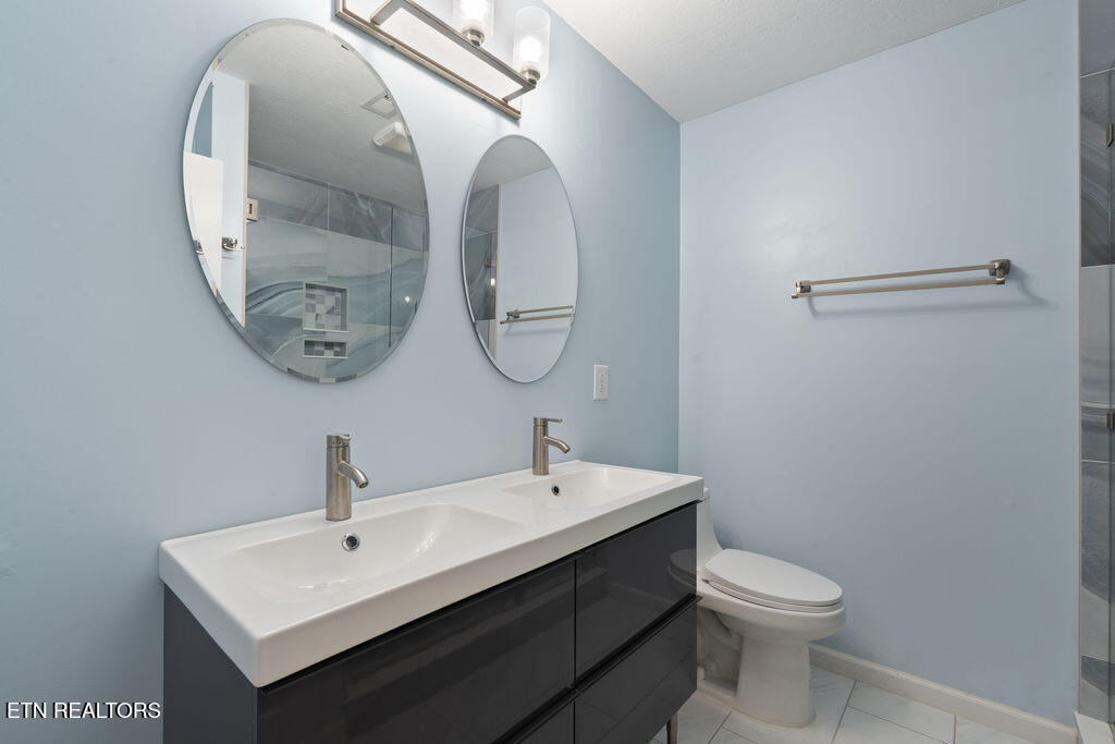 8301 Encounter Trail Powell, TN 37849 - Photo 20 of 40 Master Bath