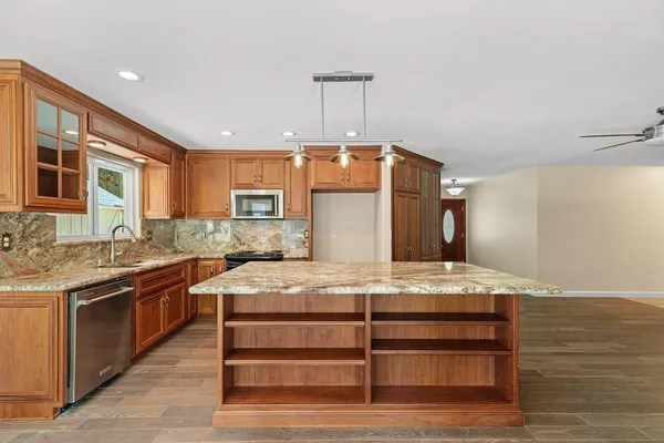 $895,000 | 940 Constitution Way, Tracy, CA 95376