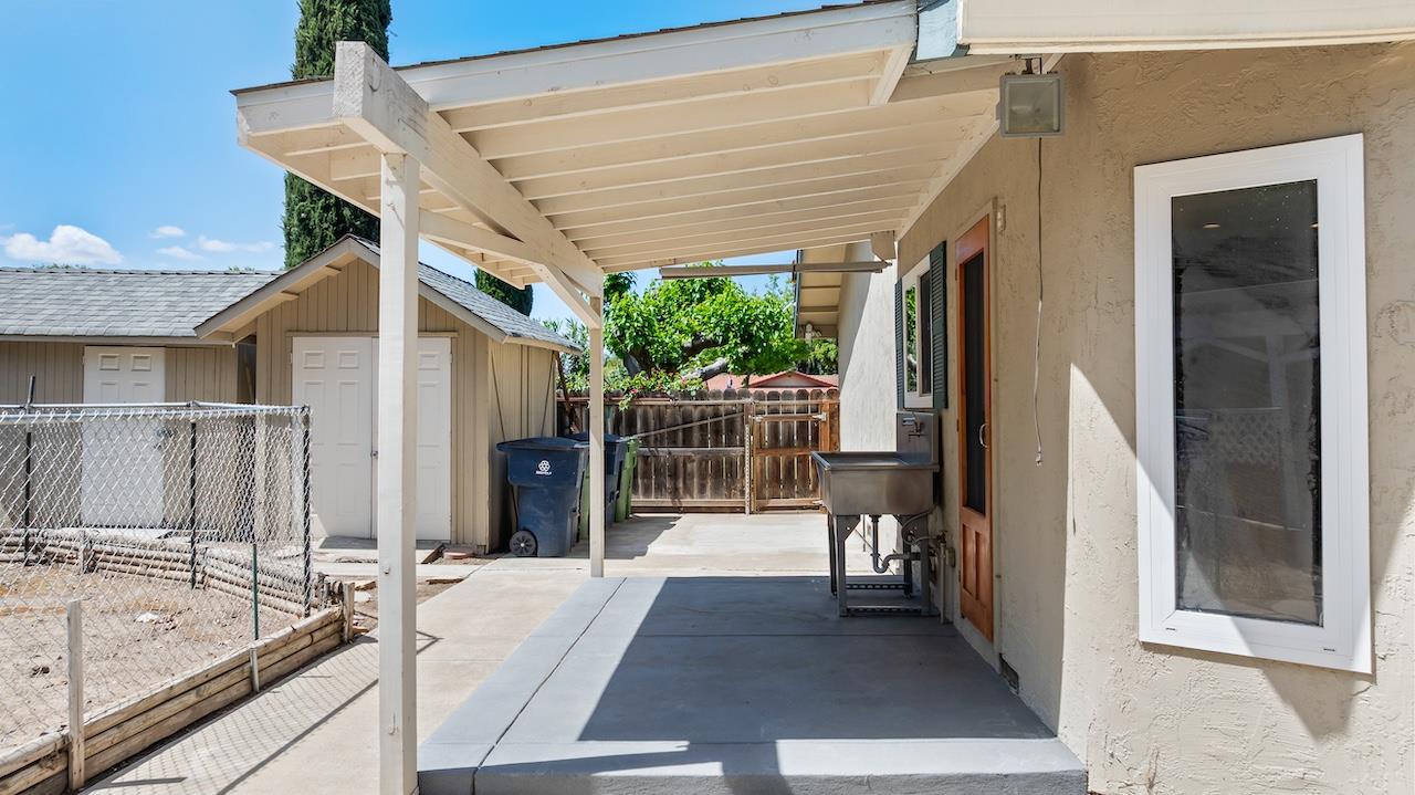 940 Constitution Way Tracy, CA 95376 - Photo 42 of 63 a house view with a outdoor space