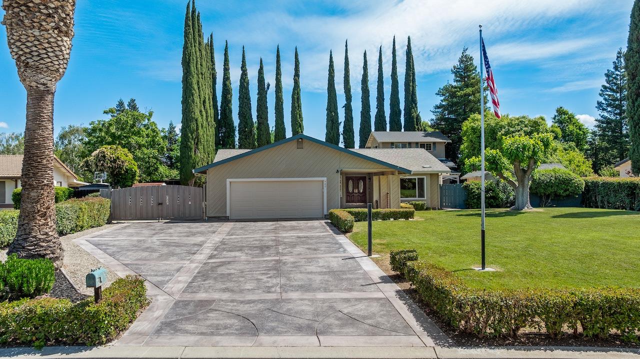 940 Constitution Way Tracy, CA 95376 - Photo 5 of 63 a front view of a house with garden
