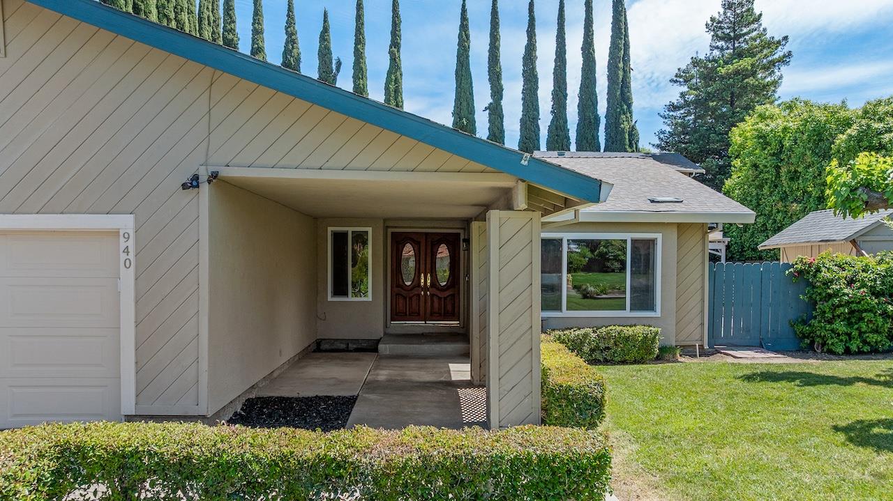 940 Constitution Way Tracy, CA 95376 - Photo 9 of 63 a view of a house with porch