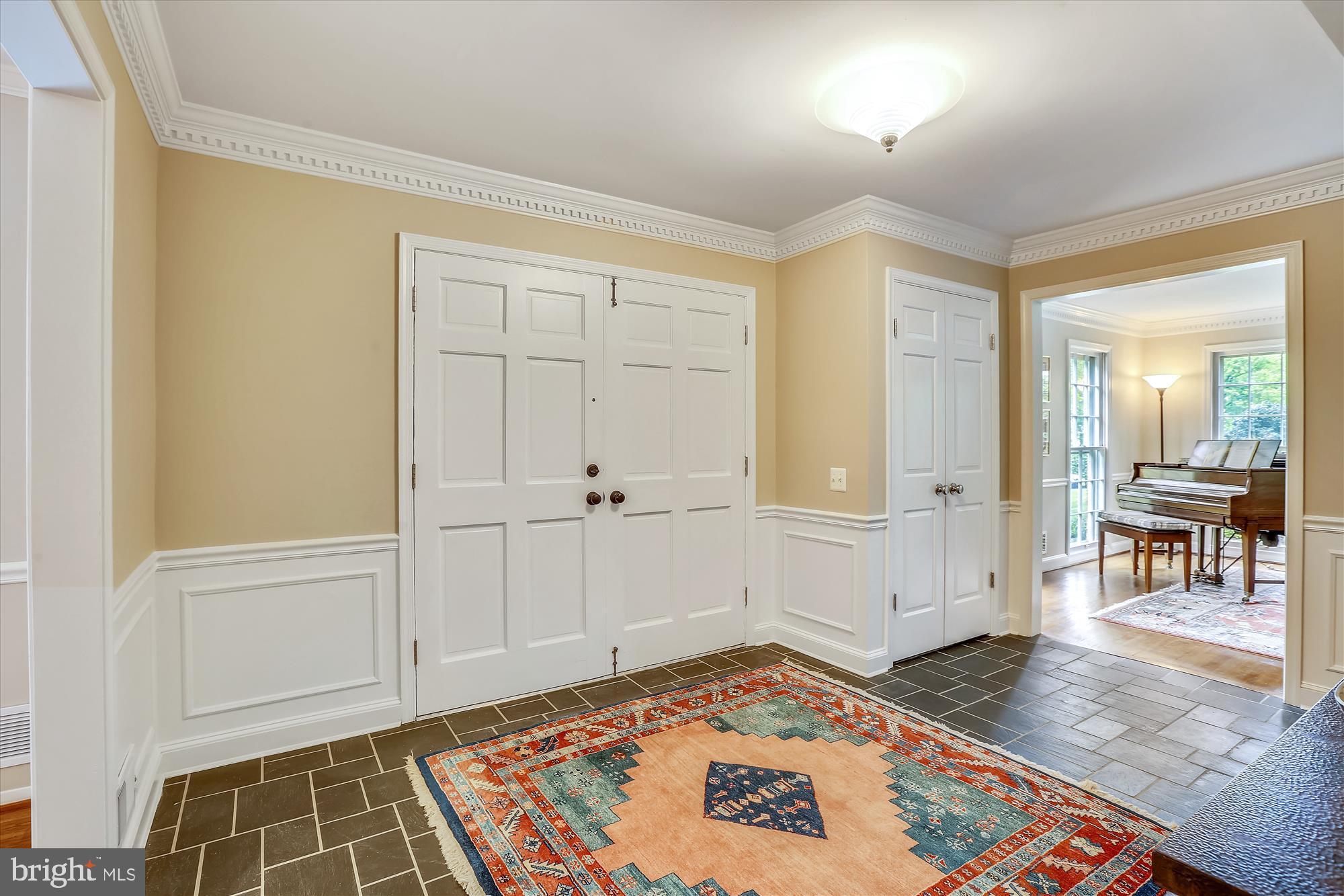 9220 Wooden Bridge Road Potomac, MD 20854 - Photo 2 of 29 Entry