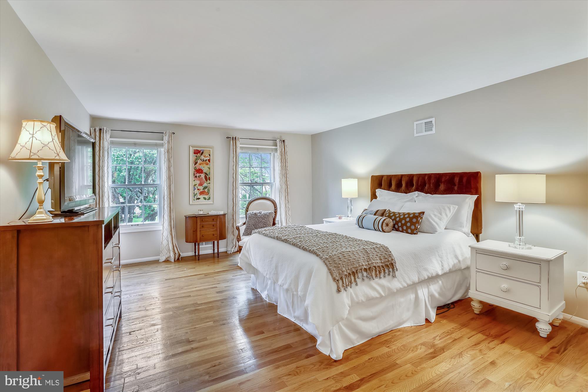 9220 Wooden Bridge Road Potomac, MD 20854 - Photo 19 of 29 Primary Bedroom