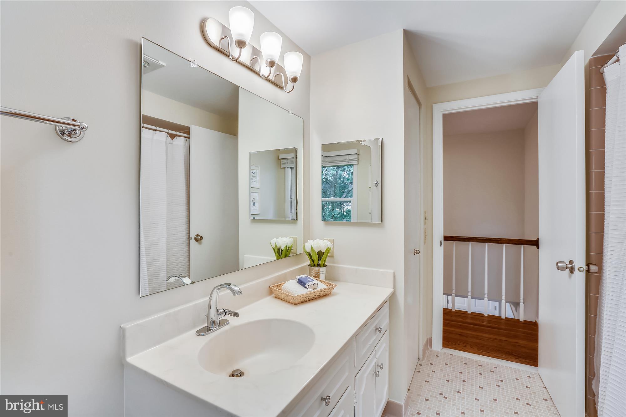 9220 Wooden Bridge Road Potomac, MD 20854 - Photo 21 of 29 Upper level bathroom