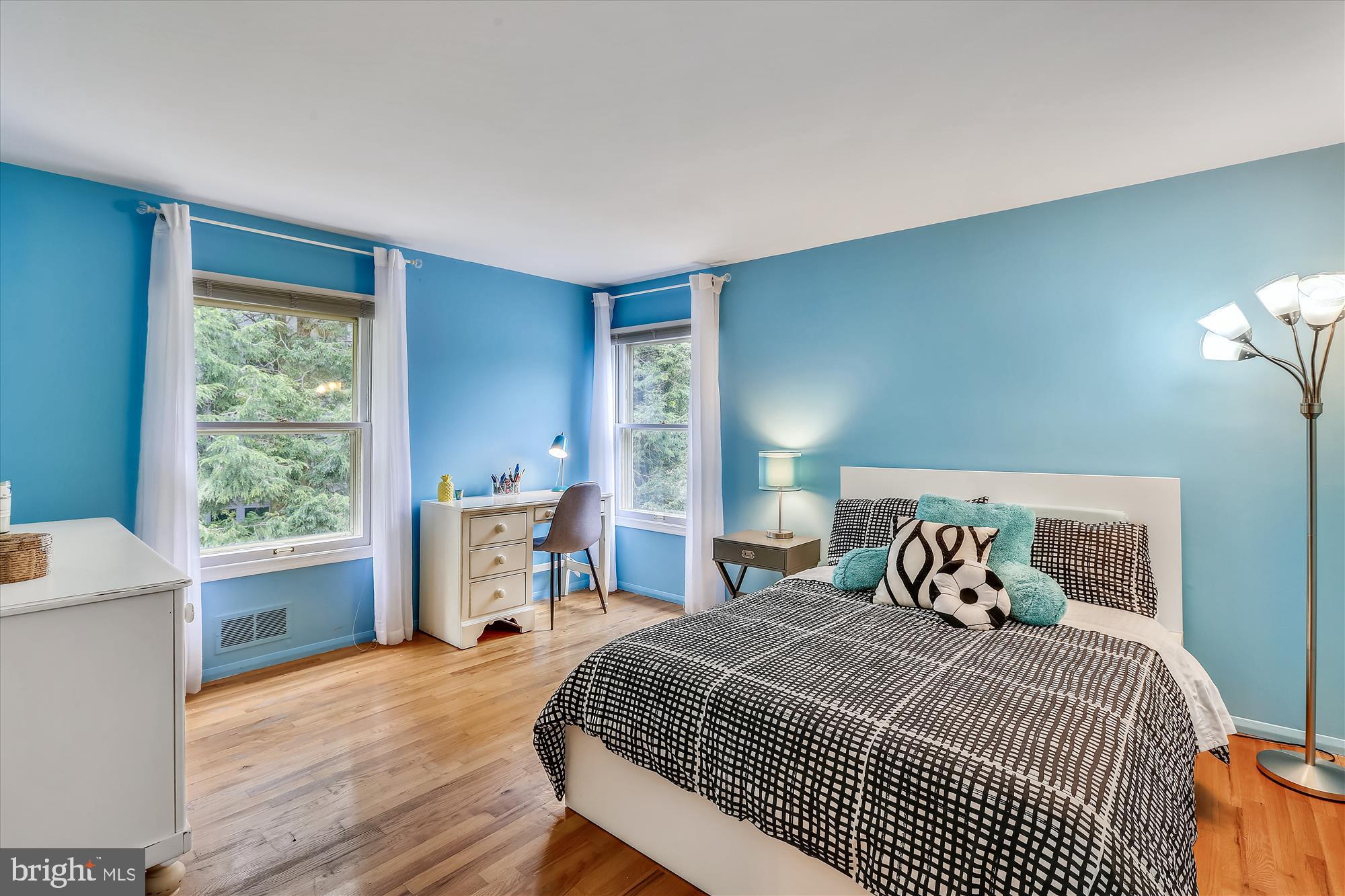9220 Wooden Bridge Road Potomac, MD 20854 - Photo 23 of 29 Bedroom 3