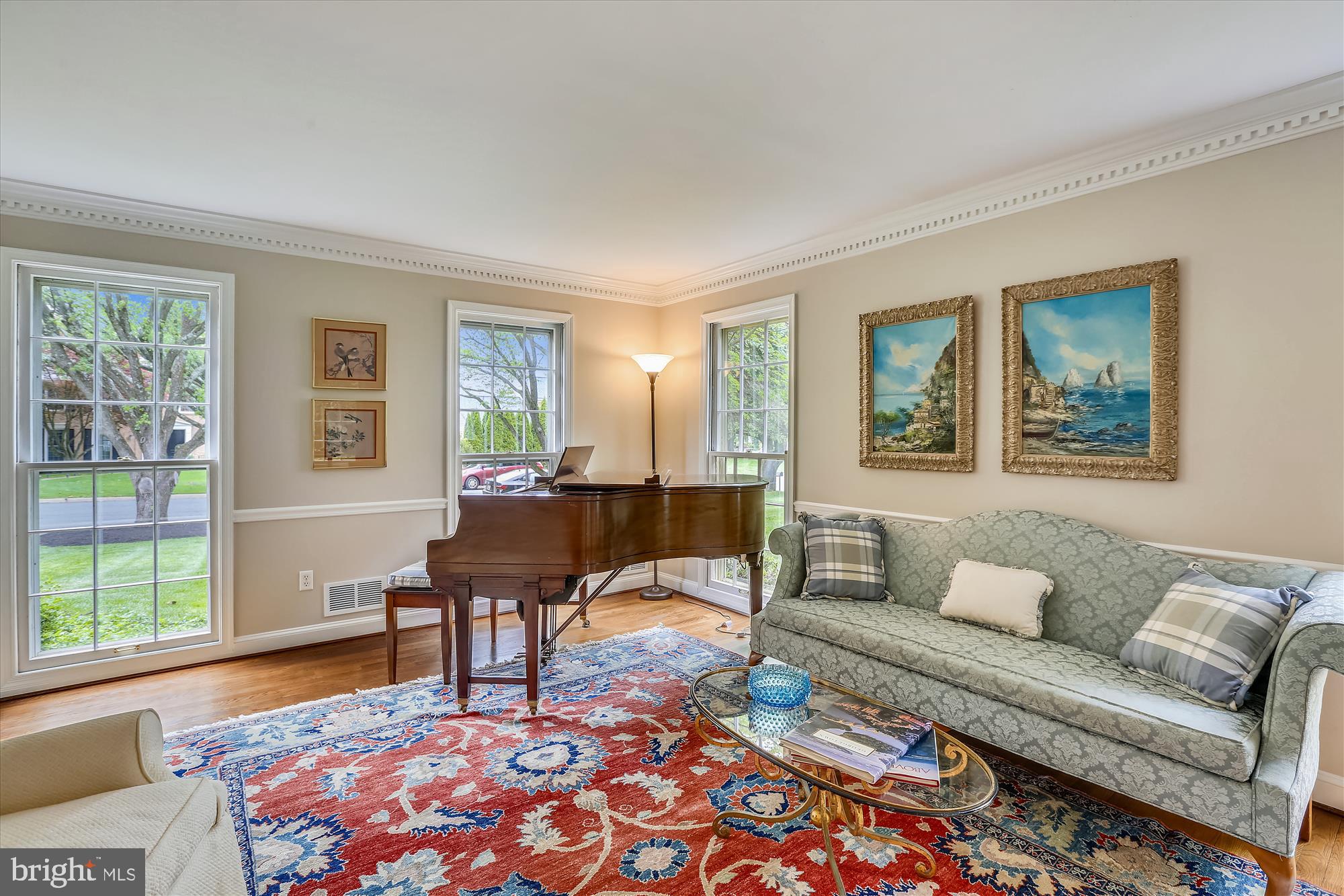 9220 Wooden Bridge Road Potomac, MD 20854 - Photo 4 of 29 Living Room