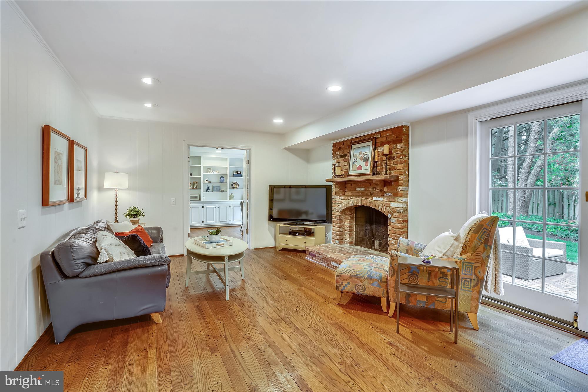 9220 Wooden Bridge Road Potomac, MD 20854 - Photo 7 of 29 Family Room