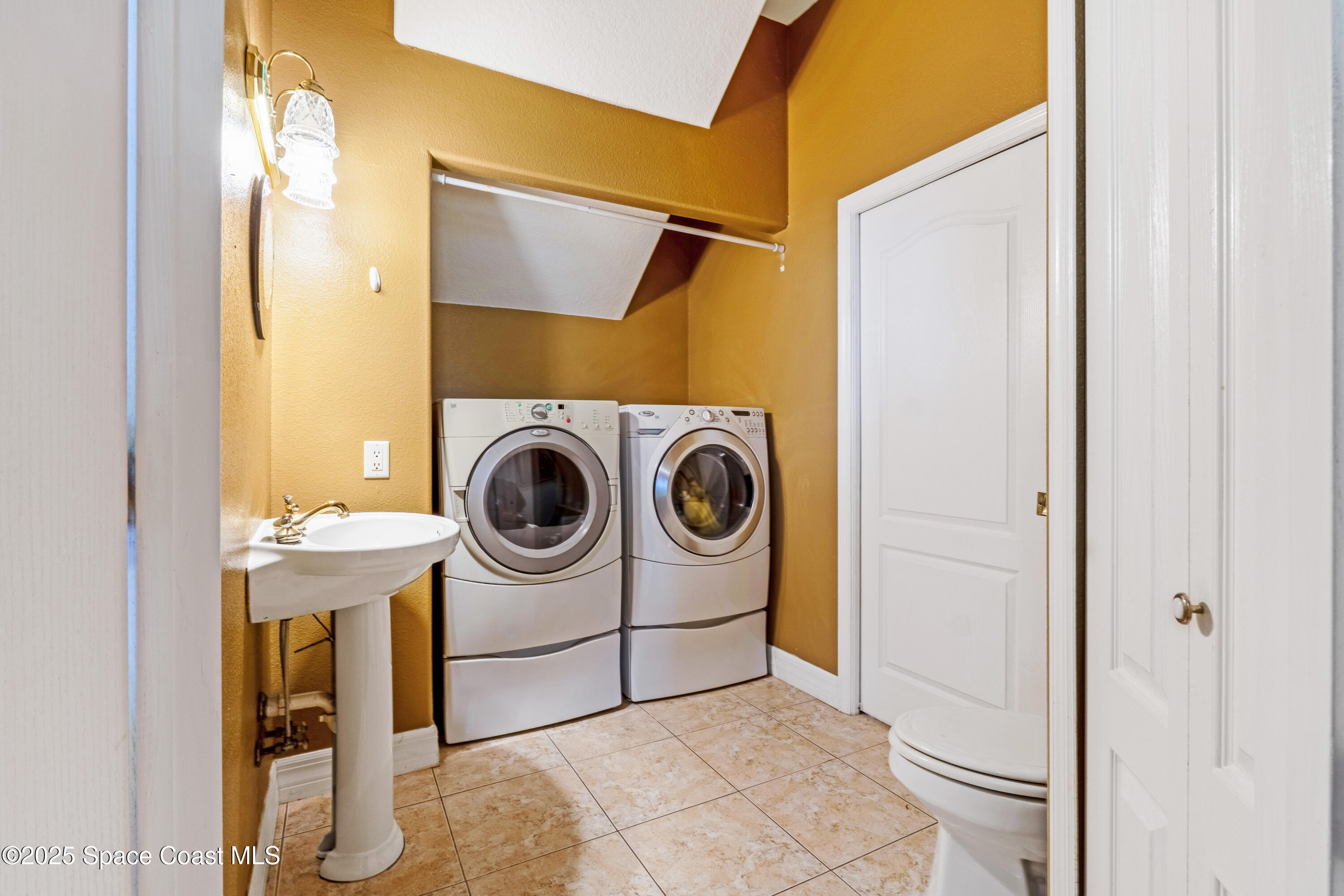 3931 U.S. Rte 1 Mims, FL 32754 - Photo 35 of 47 a utility room with dryer and washer