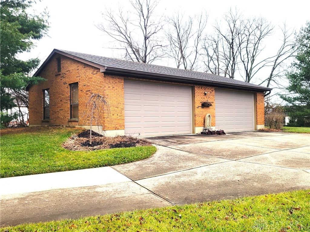 8441 Wuest Road Cincinnati, OH 45247 - Photo 2 of 36 Gallery Image 2