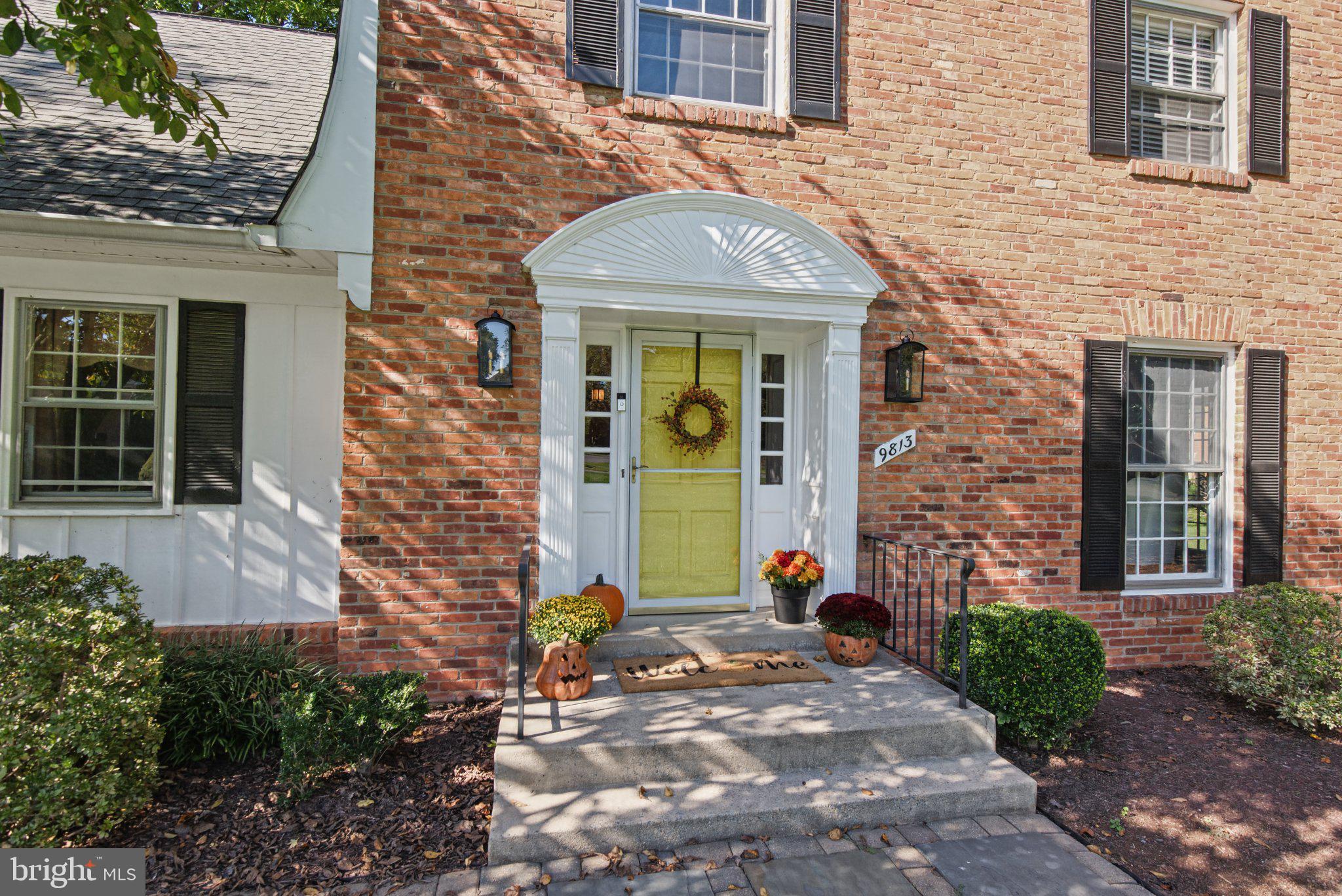 9813 Brookford Road Potomac, MD 20854 - Photo 4 of 48 Gallery Image 4