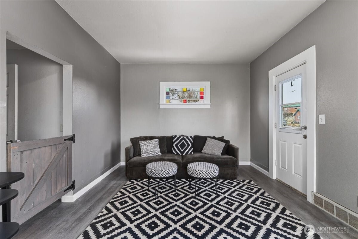 214 Hamilton Street Mansfield, WA 98830 - Photo 5 of 33