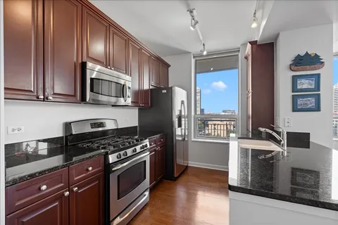 $399,000 | 330 West Grand Avenue, Unit 1104, Chicago, IL 60654