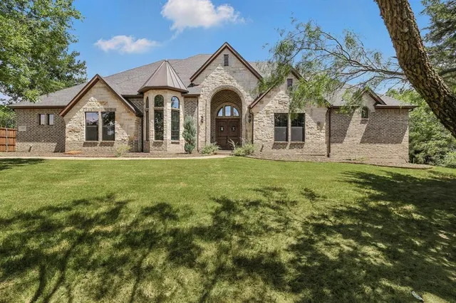 $899,900 | 660 Melody Lane, Lakewood Village, TX 75068