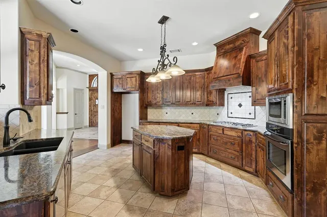 $899,900 | 660 Melody Lane, Lakewood Village, TX 75068