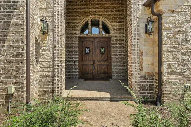 $899,900 | 660 Melody Lane, Lakewood Village, TX 75068