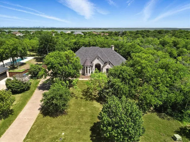 $899,900 | 660 Melody Lane, Lakewood Village, TX 75068