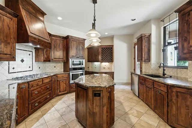 $899,900 | 660 Melody Lane, Lakewood Village, TX 75068