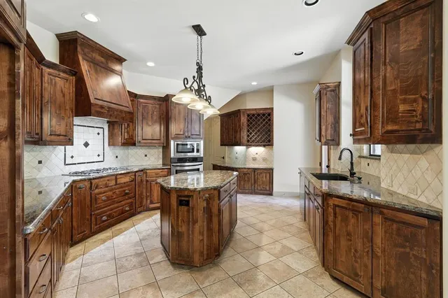 $899,900 | 660 Melody Lane, Lakewood Village, TX 75068