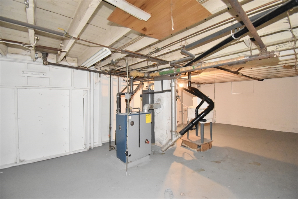 34 Castle Street Springfield, MA 01118 - Photo 27 of 29 a view of entryway