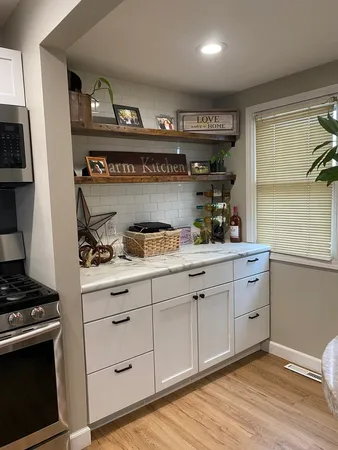 $275,000 | 82 North 23rd Road, Peru, IL 61354