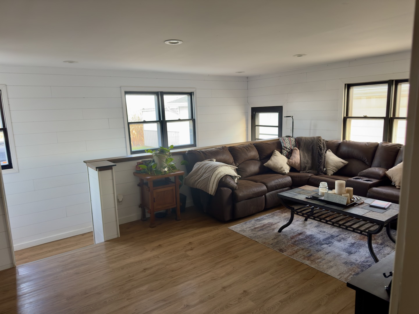82 North 23rd Road Peru, IL 61354 - Photo 6 of 14 a living room with furniture and a window