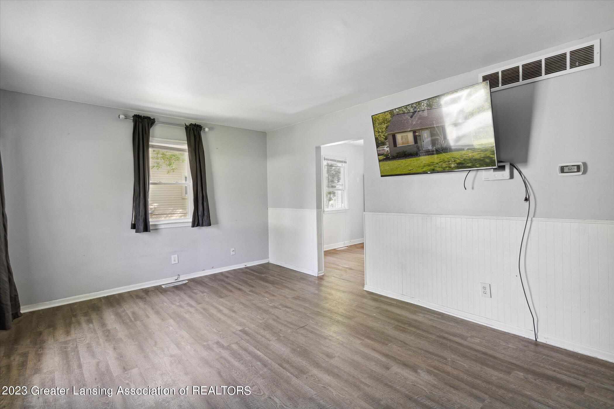 6021 Hughes Road Lansing, MI 48911 - Photo 8 of 38 08-6021-Hughes-Rd-Lansing-MI-48911-Windo