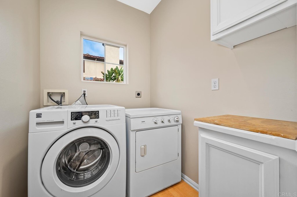 533 Anchorage Avenue Carlsbad, CA 92011 - Photo 16 of 58 a utility room with dryer and washer