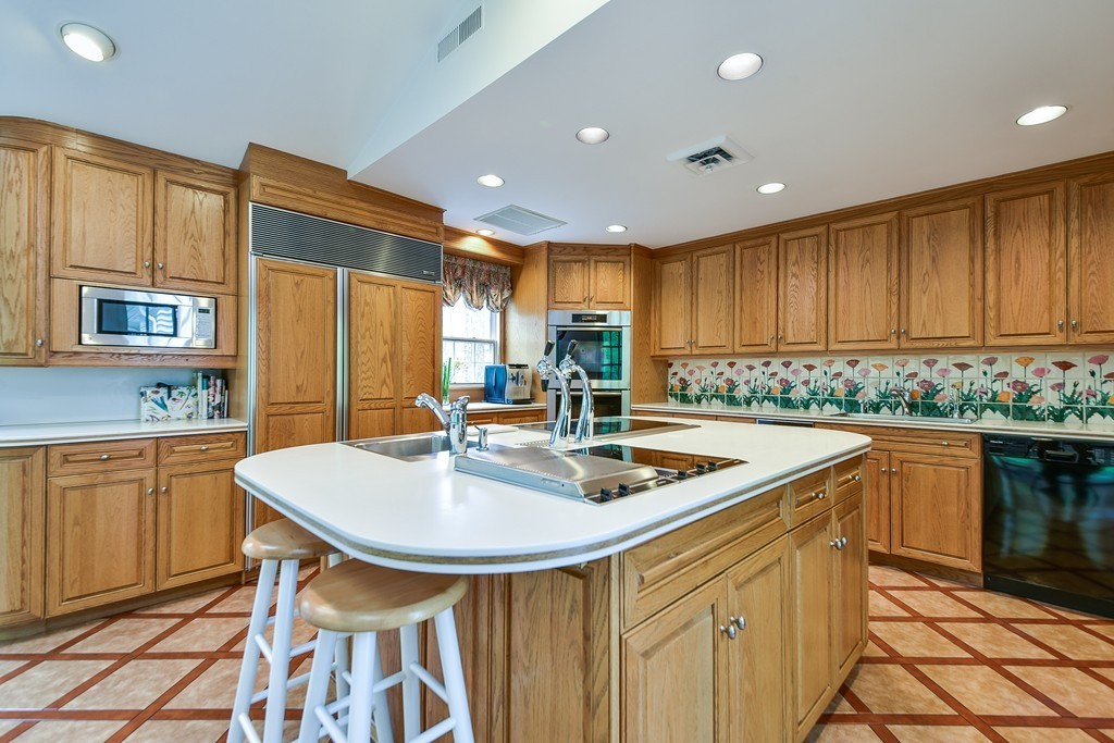 18 Powder Mill Road Framingham, MA 01701 - Photo 9 of 29