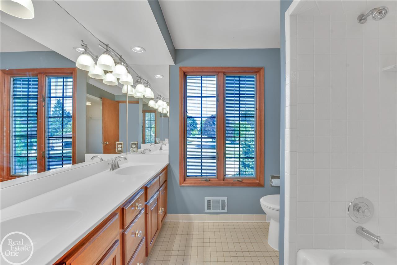 747 Ballantyne Road Grosse Pointe Shores, MI 48236 - Photo 11 of 46