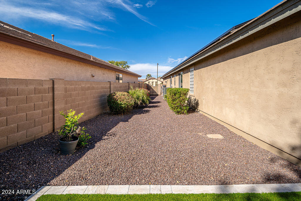 15427 West Redfield Road Surprise, AZ 85379 - Photo 6 of 41 Gallery Image 6