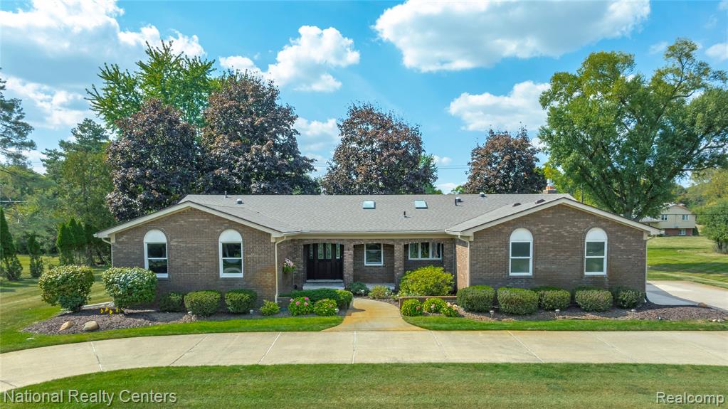 26131 Pleasant Valley Road Farmington Hills, MI 48331 - Photo 1 of 61