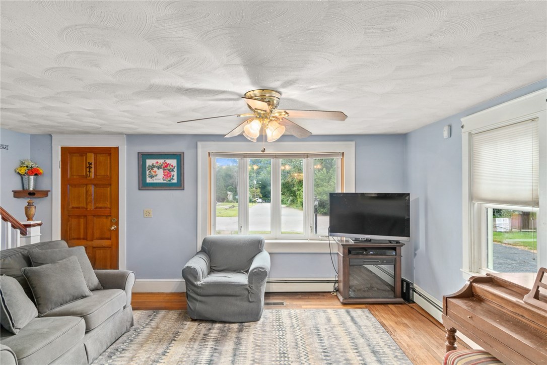 60 Benoit Street Coventry, RI 02816 - Photo 6 of 32 Gallery Image 6