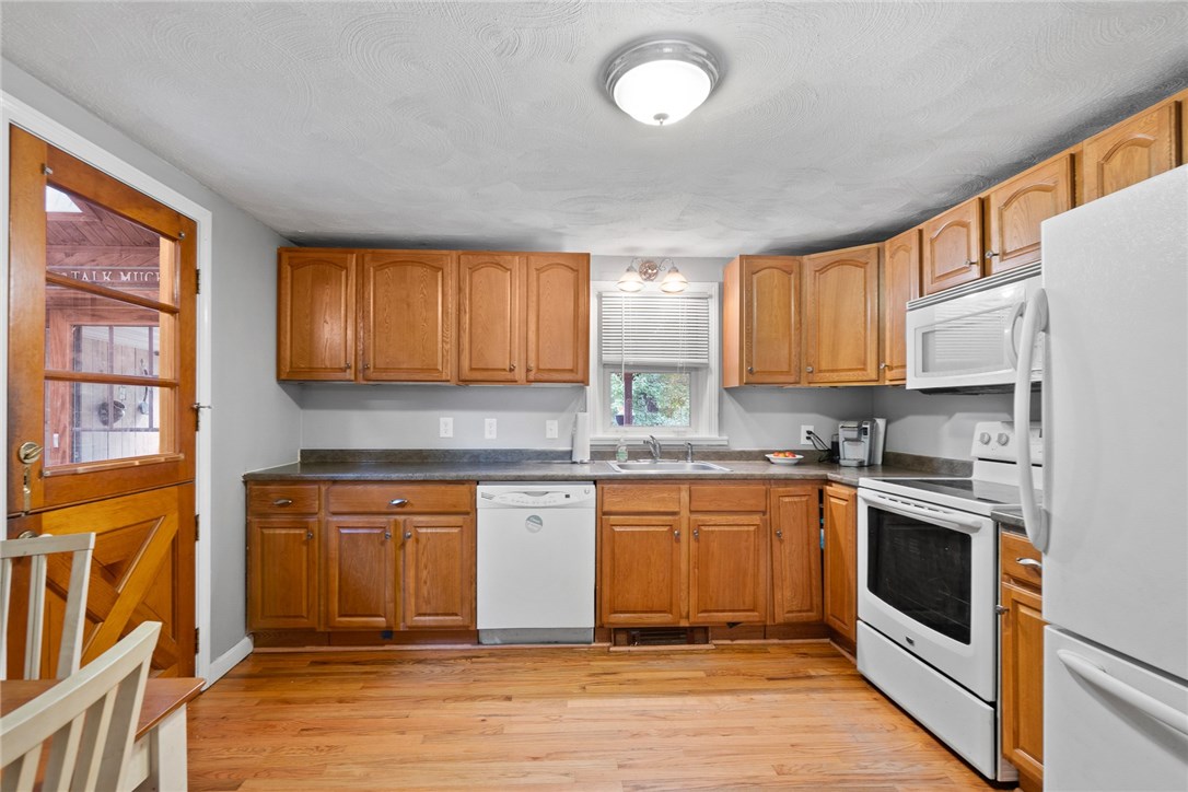 60 Benoit Street Coventry, RI 02816 - Photo 7 of 32 Gallery Image 7