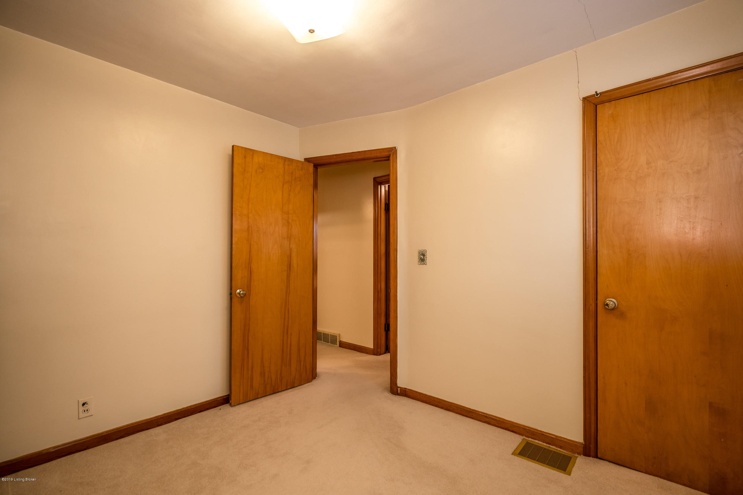 7401 Mt Washington Road Louisville, KY 40229 - Photo 20 of 35 7401 Mount Washington Road-30