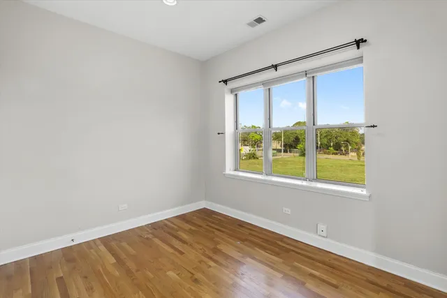 $335,000 | 512 East Oakwood Boulevard, Unit 2, Chicago, IL 60653