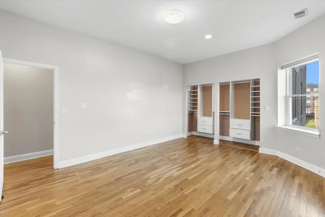 $335,000 | 512 East Oakwood Boulevard, Unit 2, Chicago, IL 60653