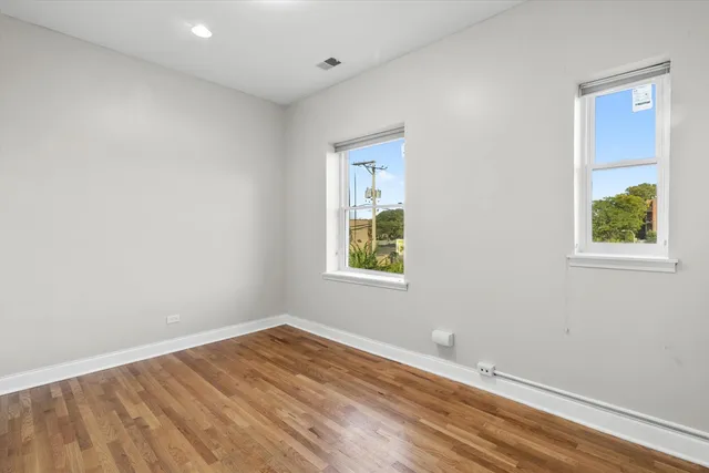 $335,000 | 512 East Oakwood Boulevard, Unit 2, Chicago, IL 60653